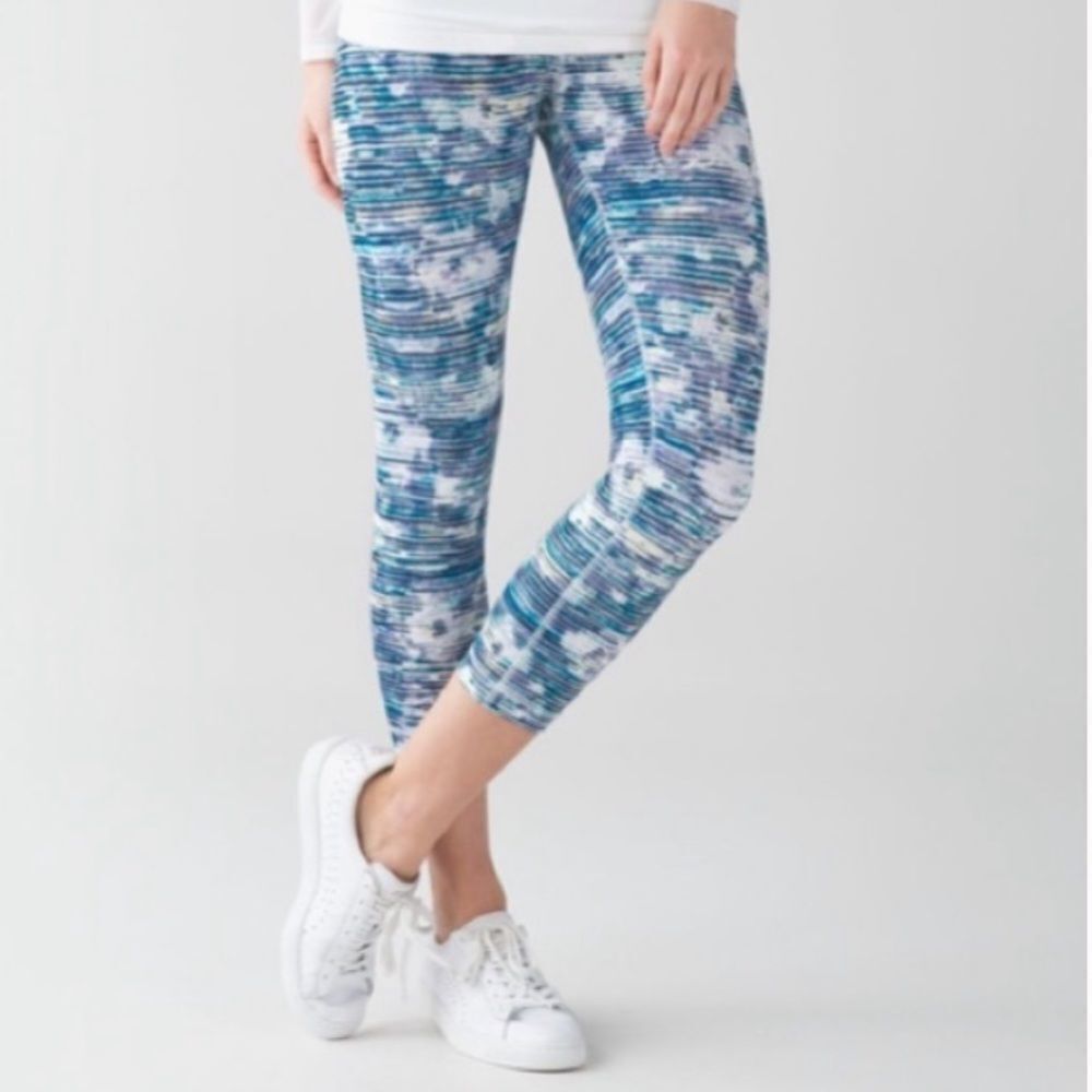 LULULEMON Cropped Workout Leggings